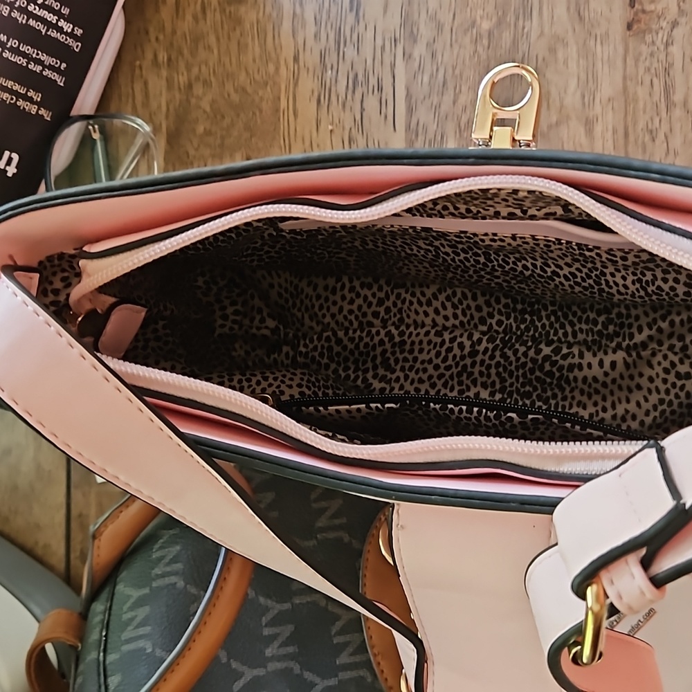 PIink Hand Bag - Picture 4 of 4
